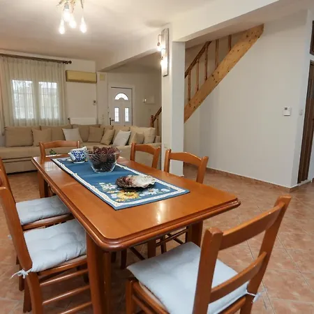 Yiasemi Maison *