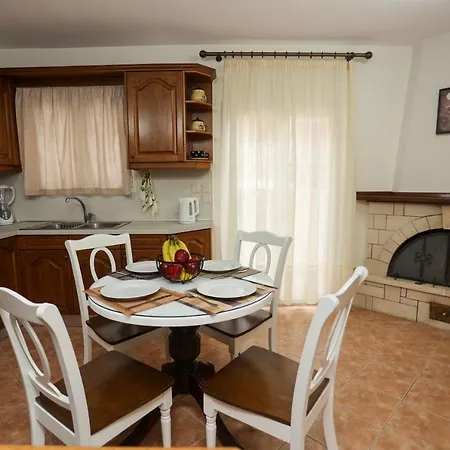 Yiasemi Maison * Alepou