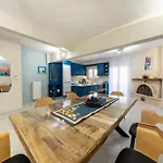 Yiasemi Maison