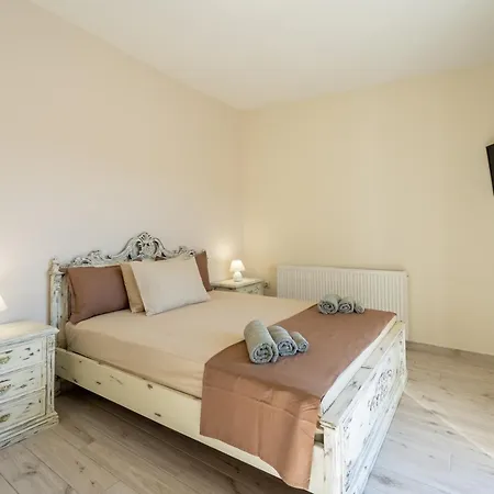 Yiasemi Maison